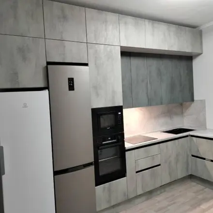 Кухня Бетон светлый Бетон темный профиль Gola 2